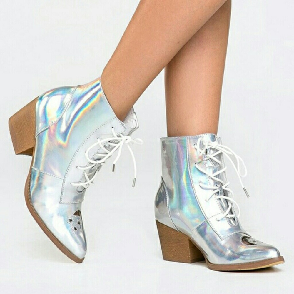 YRU AURA BOOTS HOLOGRAPHIC